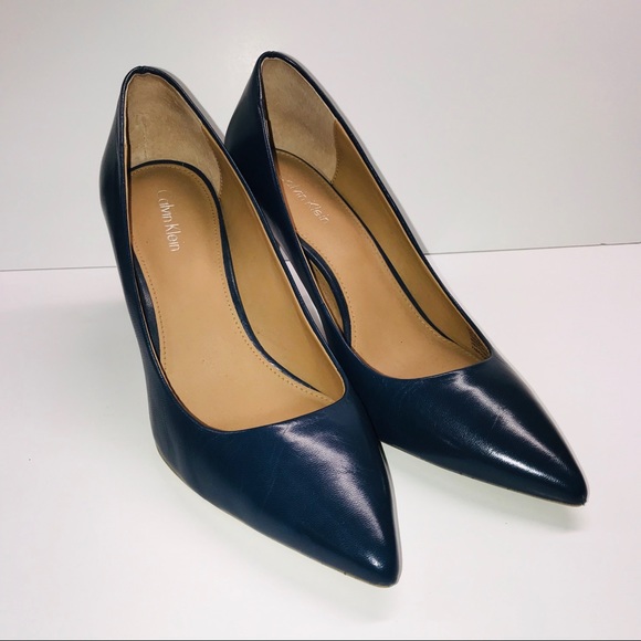 calvin klein navy pumps